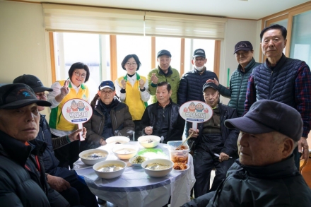 신천지자원봉사단 진해지부, 설맞이 떡국나눔 봉사활동 펼쳐