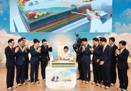 신천지 창립 42주년…“시작은 지하에서 매년 수만명 몰리는 교단으로”
