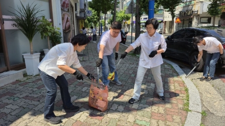 "주말 쓰레기 걱정 덜었어요"… 신천지 통영교회 무전동 일대서 30회째 ‘거리 정화 봉사’ 펼쳐